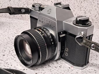 ASAHI PENTAX SPOTMATIC F / SP F + SMC TAKUMAR 1:1.8/55 - 2
