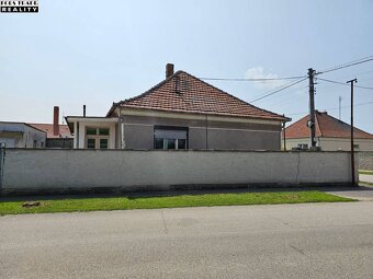 Predáme rodinný dom v obci Váhovce na rožnom pozemku - 2