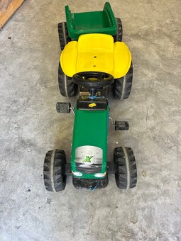 Šlapací traktor s vlečkou - 2