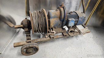 Motor s prevodovkou a navijákom- výťah - 2