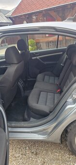 Predám v peknom stave Sedačky na Škodu Octavia 2 - 2