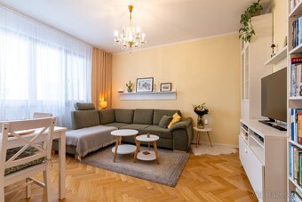 REZERVOVANÝ ZREKONŠTRUOVANÝ 3 IZBOVÝ BYT S LODŽIOU - 2
