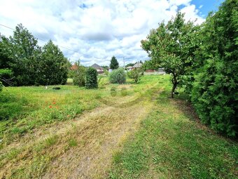 Starší rodinný dom s veľkým pozemkom v kľudnej časti obce - 2