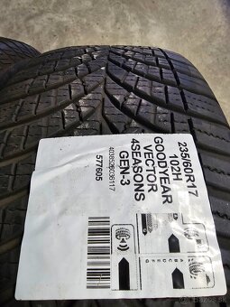 235/60R17 - 2