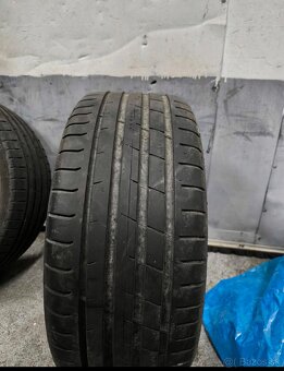 235/40 R18 - 2