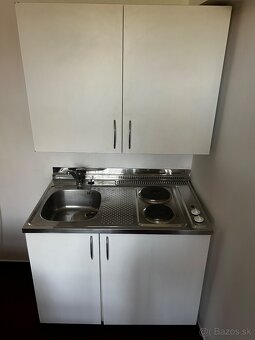 Na predaj – malá kuchynská linka so zabudovanou chladničkou - 2