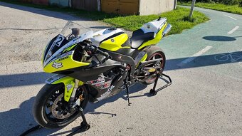 Yamaha r1 - 2