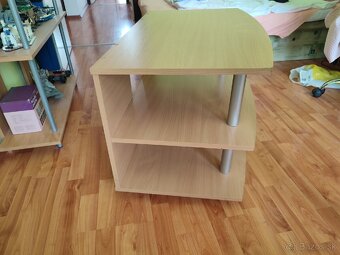 Darujem stolík pod TV - 2