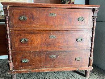 Starožitná komoda - 2