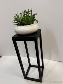 Drevený stojan na kvety - 2