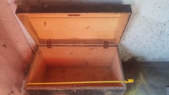 stará drevená truhlica - 2