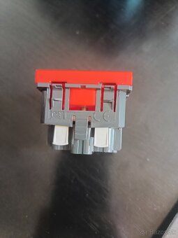 Zásuvka Mosaic 2P+T, 2 moduly, červená - 077141 - 2