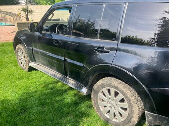 Predám Mitsubishi Pajero IV 3,2 DID AT Full - 2