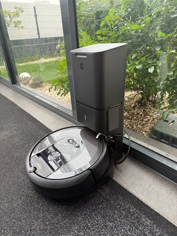 iRobot ROOMBA i7 - 2