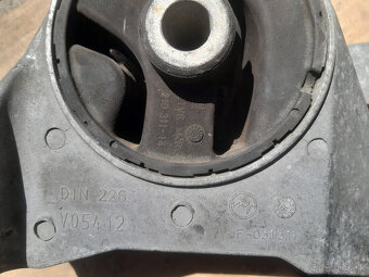 Drziak motora silentblok V05412 - 2