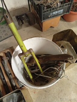 Ponúkam tieto staré diely na bicykle - 2