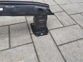 mercedes - výstuha zadného nárazníka - 2