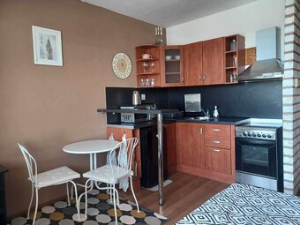 Prenájom peknej garzónky v BA - Petržalke, Strečnianska ul. - 2