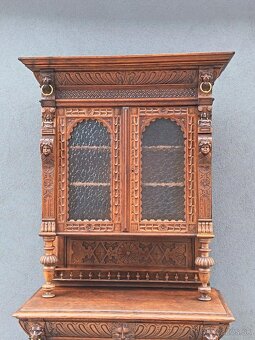 starožitný príborník - 2