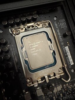 Zakladna Doska Rog Strix z790-e wifi + Intel i5 13600kf - 2