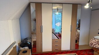 Predam kompletnú spálen,skrine , posteľ ,rošty stoliky - 2