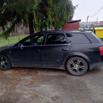 Predám nepojazdné Audi a4 b6 combi čierna farba - 2