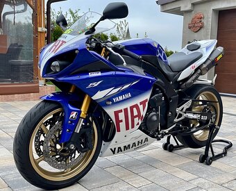 Yamaha R1 Big Bang - 2