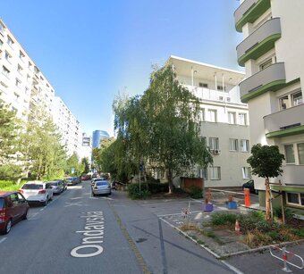 PRENÁJOM-  park. státie na Ondavskej ul. blízko zim. štadión - 2