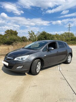 Opel Astra 1.4 benzín 2010 - 2