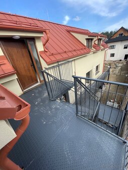 2 izbový podkrovný byt na Kostolnom námestí - 2
