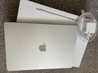 MacBook AIR M3 16GB model A3114 Retina 15,3 palcov - 2
