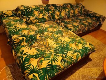 Veľký a pekný gauč. - 2