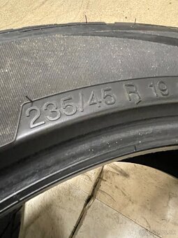 Vredestein 235/45 R19 zimné - 2