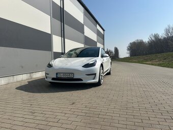 Tesla Model 3 performance - 2