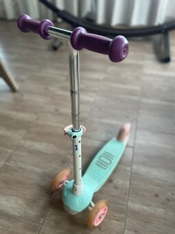 Blikajúca kolobežka pre deti do 8 rokov - 2