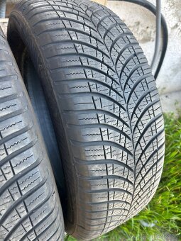 GoodYear vector4 seasons 215/60/17”-96H - 2