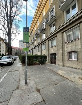 Ponúkame Vám na predaj priestranný 2i byt v lukratívnej loka - 2
