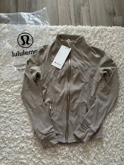 Define jacket Lululemon so zlatým zipsom - 2