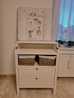 Prebalovacia komoda s košíkmi - 2