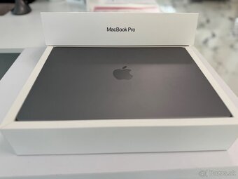 MacBook Pro 14” M1 Pro 512 GB, SK klávesnica – 98 % batéria - 2