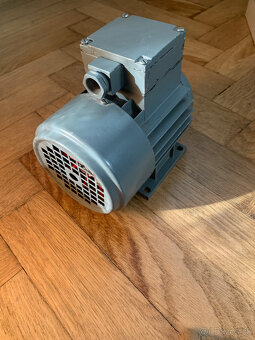 Predám elektromotor MEZ 180W - 2