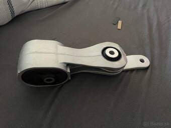 Motorový silentblok FEBI 23426 – zadný, nový - 2