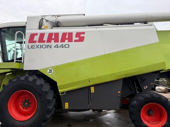 Sklízecí mlátička Claas Lexion 440, rok výroby 2002, žací l - 2