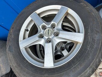 Predám alu s pneu na Nissan Xtrail 5x114,3 - 2