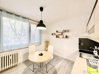 Na predaj byt 2+1 s lodžiou na ulici Pri kaštieli v Holíči - 2