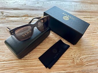 Predam slnecne okuliare Versace v top stave - 2