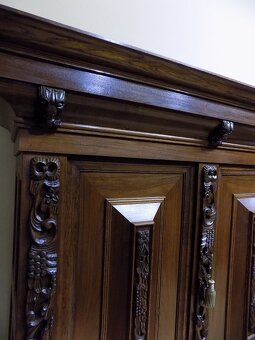 Masívna šatníková skriňa - 2