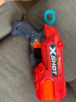 Xshot zbraň - 2