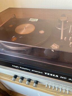 Gramofon TESLA NC420 +ZOSILOVAČ - 2