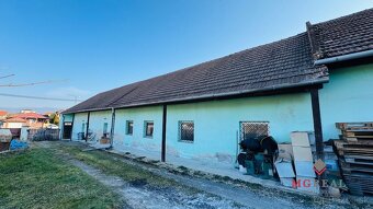 Na predaj rodinný dom Malé Uherce vhodný aj na podnikanie - - 2